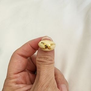 Ring bombe style gold plated crean gold Enamel seventies
